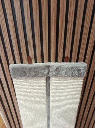 Rascador para gatos con juguete