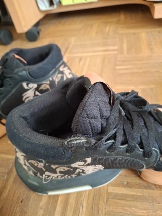 Zapatillas Nike Lebron witness 8  negro y apricot.