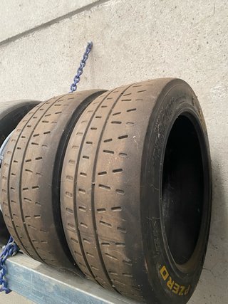 Neumáticos Pirelli Superblandos RKW7 en 16