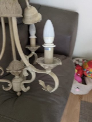 Lámpara colgante beige y blanca