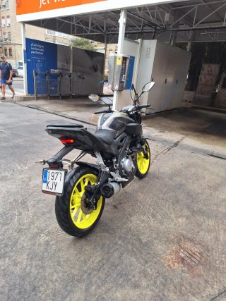 Yamaha MT-125 2018 Negra y Amarilla