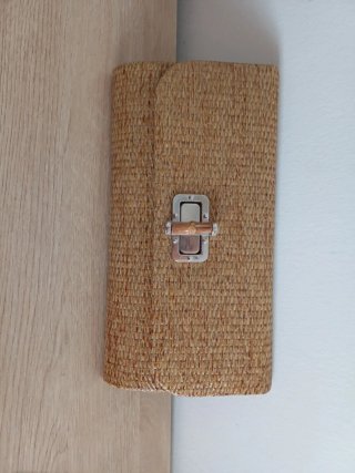 Cartera de mano rafia clutch beige y marrón