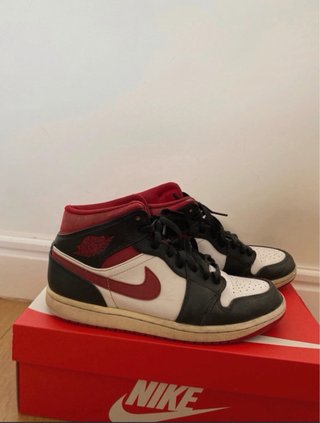 Air Jordan 1 Mid Gym Red