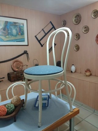 Sillas metálicas blancas para comedor [6]