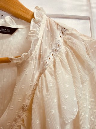 Blusa Zara plumeti manga larga beige