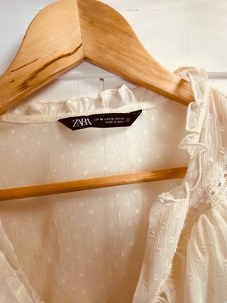Blusa Zara plumeti manga larga beige