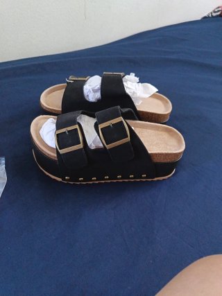 Sandalias de cuña negras