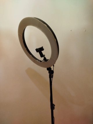 Aro de Luz Neewer con trípode en perfecto estado.