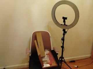 Aro de Luz Neewer con trípode en perfecto estado.