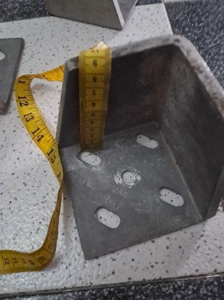 Soportes metálicos en L (4 unidades)