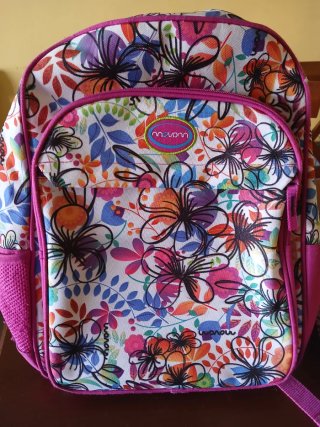 Mochila infantil floral nueva