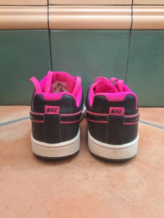 Zapatillas Nike Dunk Low Negro y Rosa