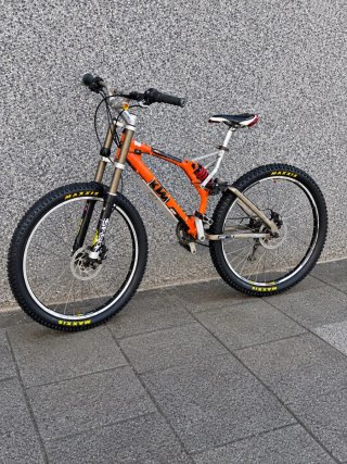 Bicicleta Descenso KTM Naranja