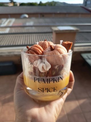 Vela aromática Pumpkin Spice con calabazas