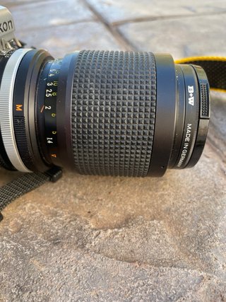 Cámara Nikon FM2 con objetivo 35-105 mm como nueva