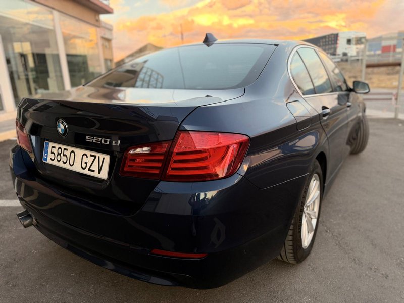 BMW Serie 5 2010, foto 2