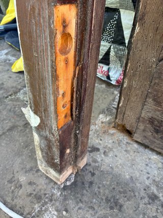 Puerta antigua madera redonda con marco