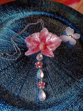 Collar Orquídea Natural Resina