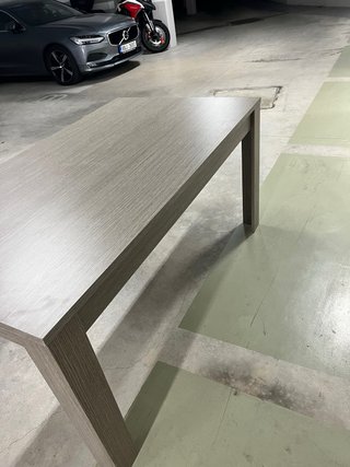 Mesa de comedor de madera