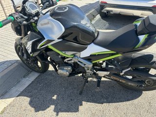 Kawasaki Z900 Negra/Verde