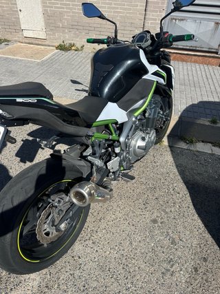Kawasaki Z900 Negra/Verde