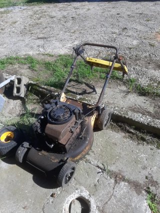 Cortacésped para piezas o revisar