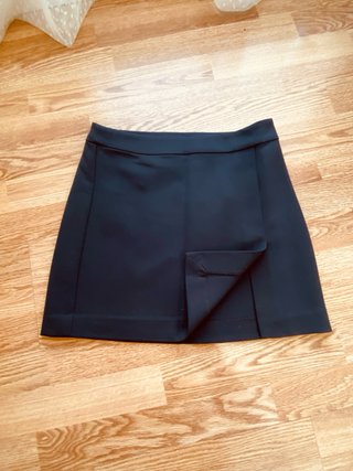 Falda corta negra Benetton