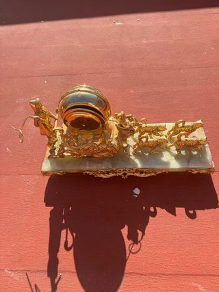 Reloj de sobremesa grande dorado