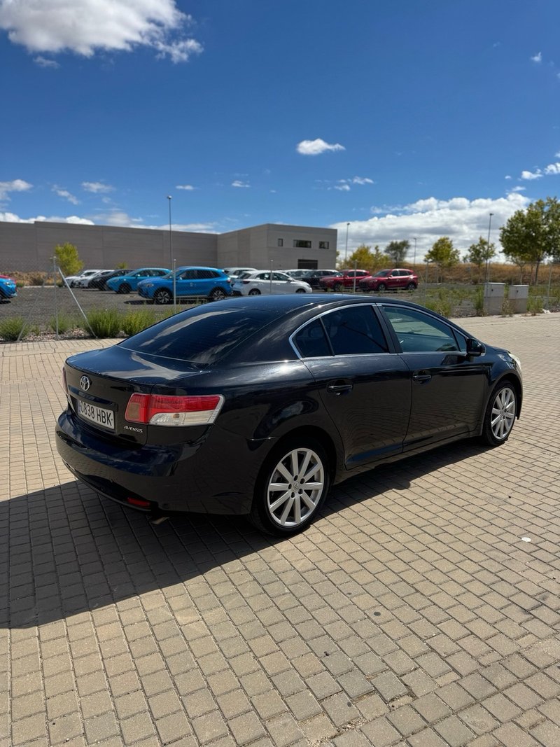Toyota Avensis 2.2 D-4D Premium 2011, foto 9