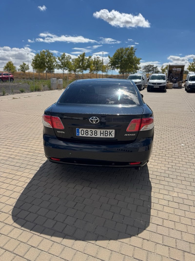 Toyota Avensis 2.2 D-4D Premium 2011, foto 7