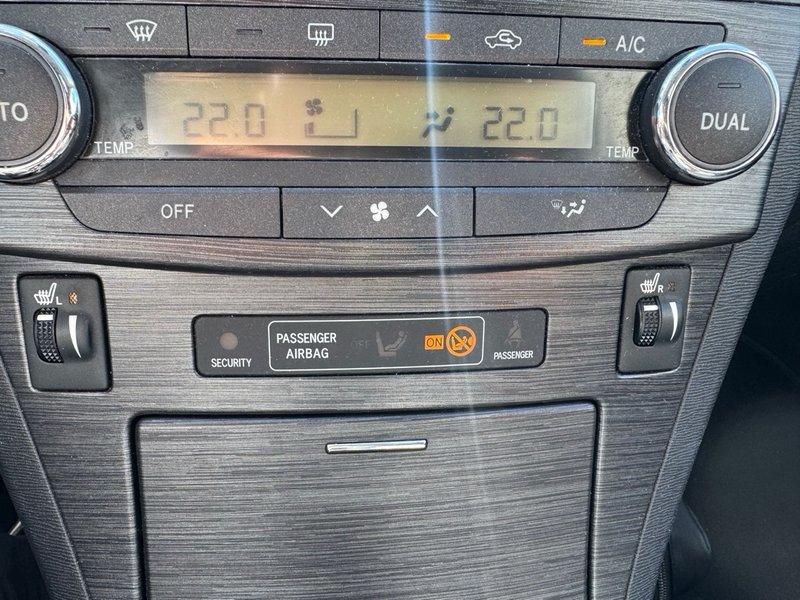 Toyota Avensis 2.2 D-4D Premium 2011, foto 23