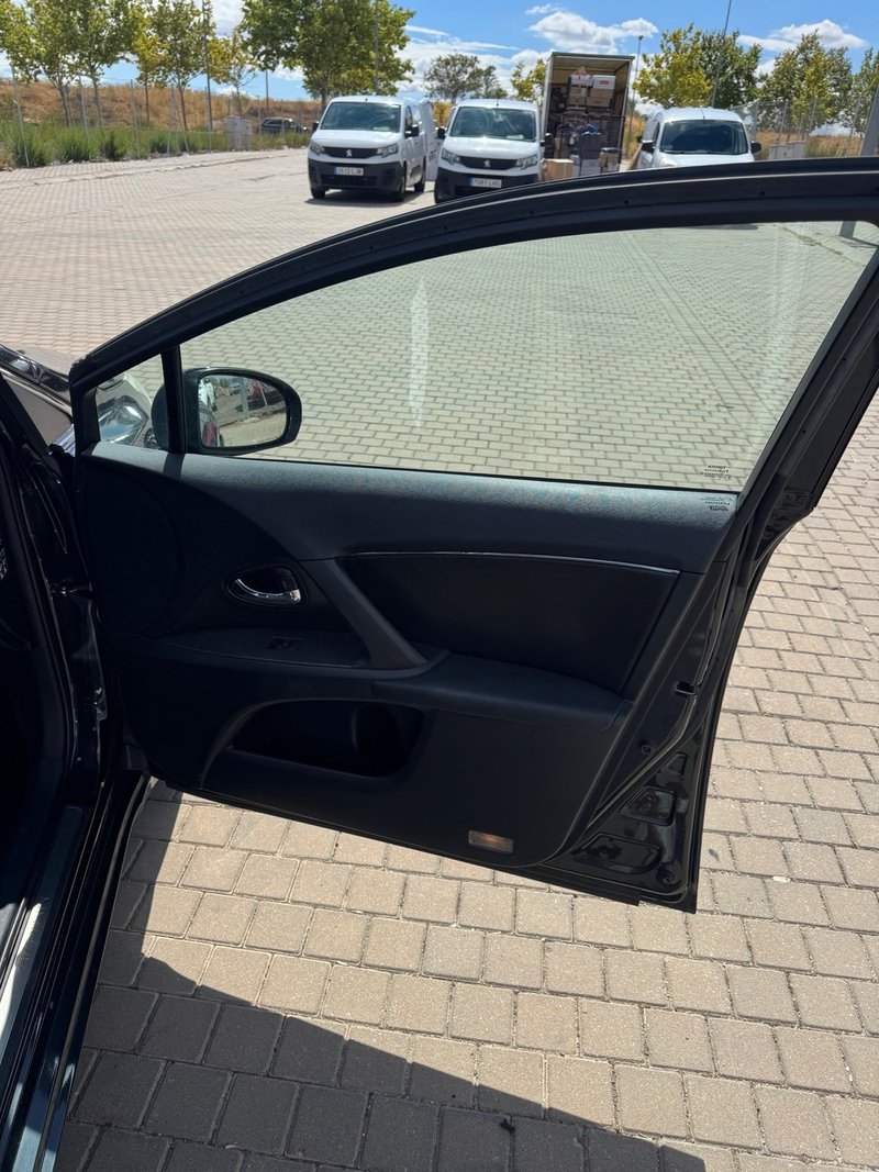 Toyota Avensis 2.2 D-4D Premium 2011, foto 31