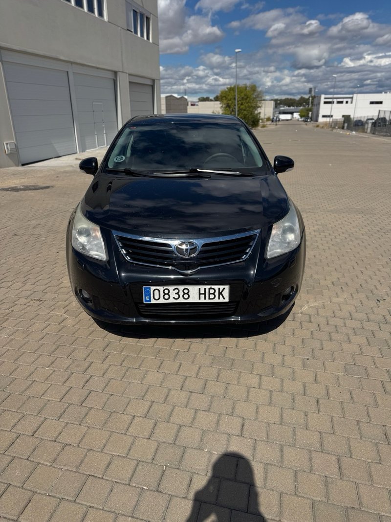 Toyota Avensis 2.2 D-4D Premium 2011, foto 2