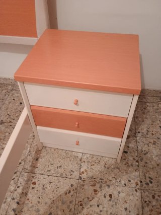Cama individual 105cm blanco y rosado.