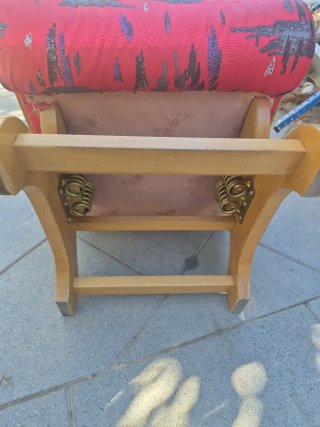 Mecedora de madera con estampado
