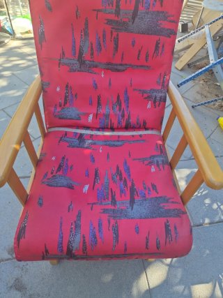 Mecedora de madera con estampado