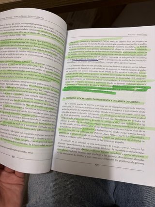Libro de trabajo social con grupos UNED
