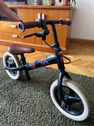 Bicicleta de equilibrio infantil