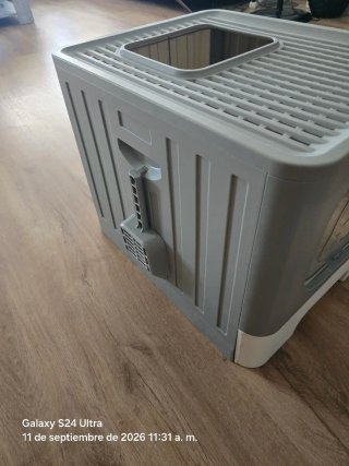 Arenero para gatos con puerta