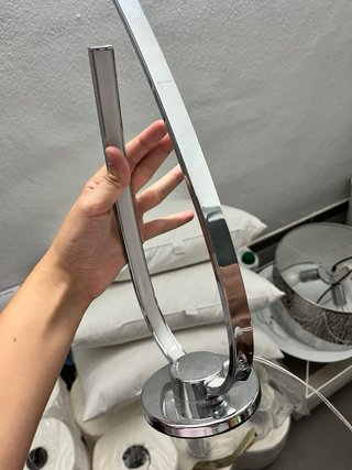 Lámpara LED moderna plateada