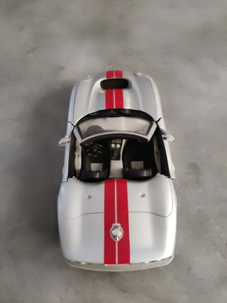Coche de colección plata