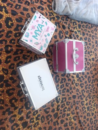 Maletines de maquillaje MYA y Bon Voyage y uno ros