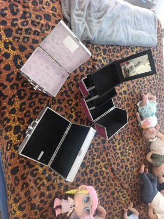 Maletines de maquillaje MYA y Bon Voyage y uno ros