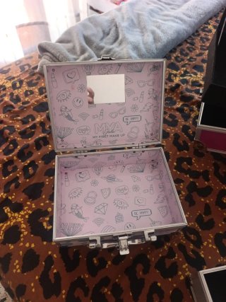 Maletines de maquillaje MYA y Bon Voyage y uno ros