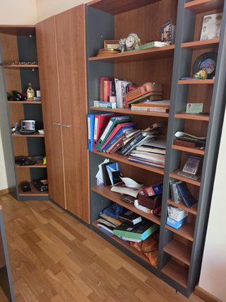Mueble de oficina modular bien cuidado