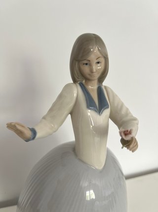 Figura Lladró Porcelana Mujer Flor