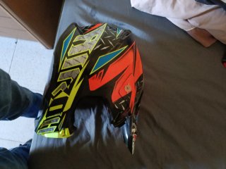 Casco de moto off-road con gafas