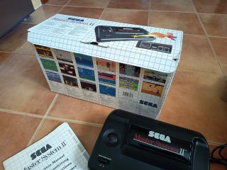 Sega Master System II con caja y manual