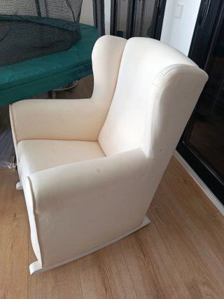 Sillón de lactancia color crema