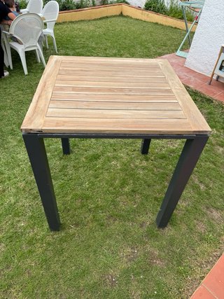 Mesa alta madera y aluminio para terraza